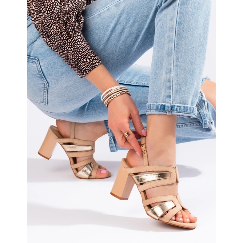 Vinceza Klacksandaler i beige och guld för kvinnor från Vineza 1