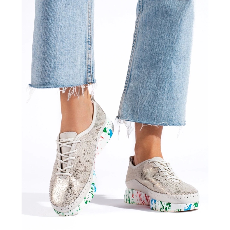 Skinnskor för kvinnor med en färgglad plattform Hylla gyllene 2