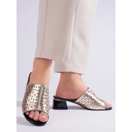 Genombrutna tofflor i guld för kvinnor med låg klack Hylla gyllene 2