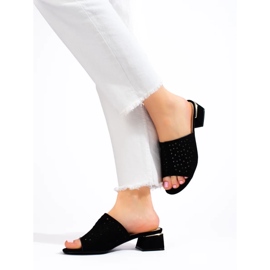 Svarta kvinnors genombrutna tofflor med låg klack 1