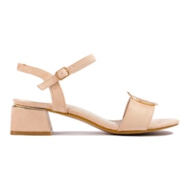 Kvinnors beige mocka sandaler med låga klackar 2