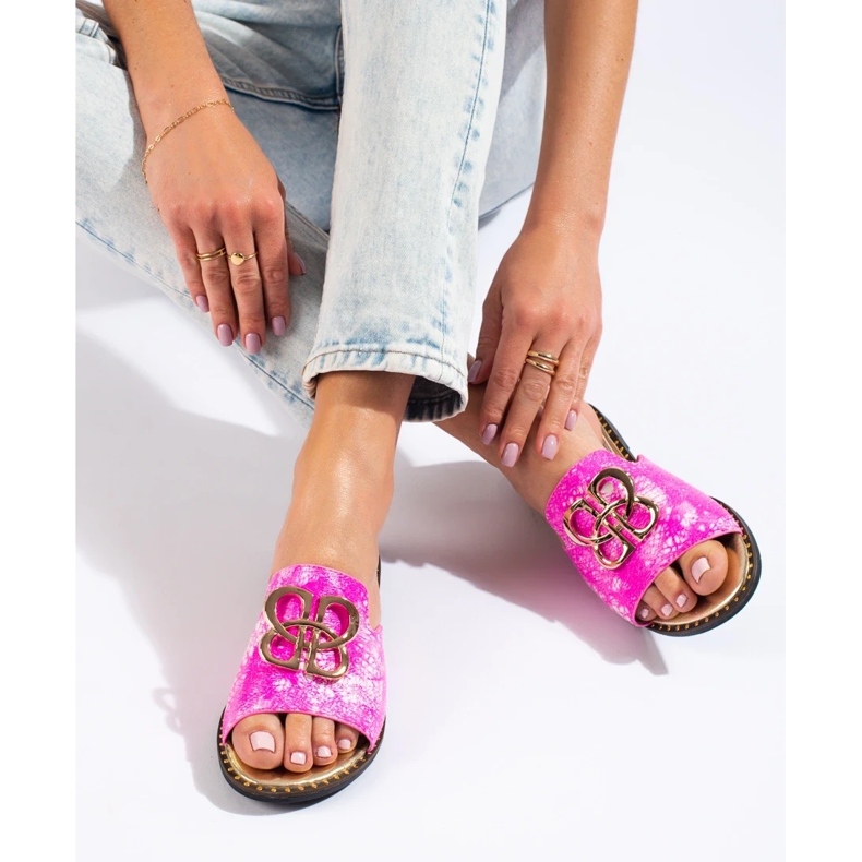 Rosa flip-flops för kvinnor med gulddekor från Shelovet 1
