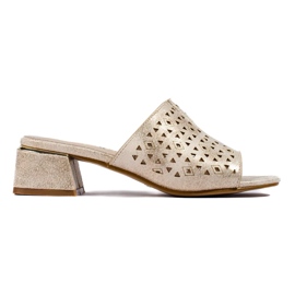 OpenWork Golden Flip Flops på ett lågt metalliskt inlägg gyllene 2