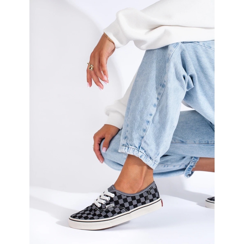 Svarta och grå rutiga sneakers från Shelovet 2