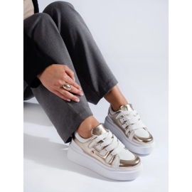 Guld och vita högplattformssneakers från Shelovet 1