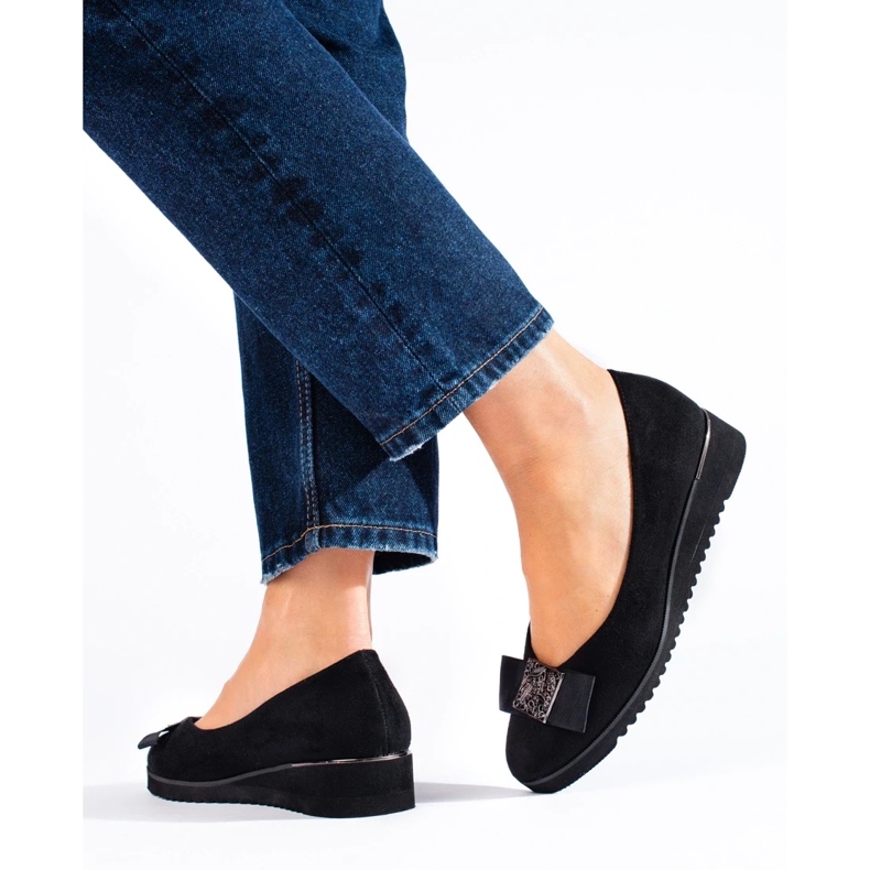 Shelovet pumps med låg kil i svart mocka 1