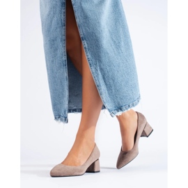 Lågklackade pumps i beige Shelovet mocka 2