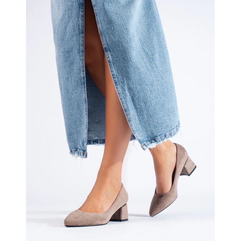 Lågklackade pumps i beige Shelovet mocka 2