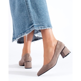 Lågklackade pumps i beige Shelovet mocka 1