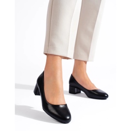 Kvinnors lågklackade svarta pumps 1