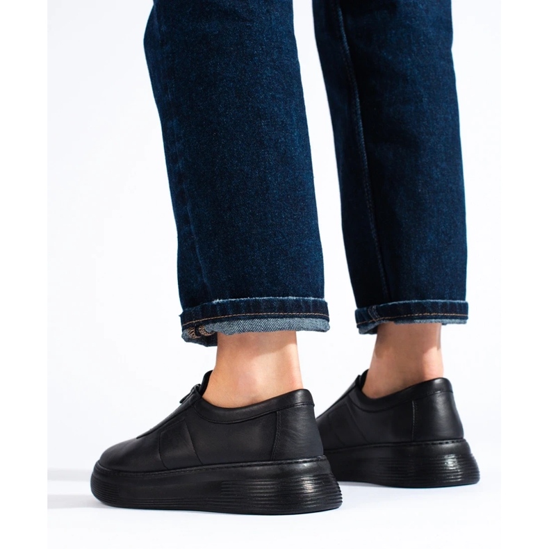 Svarta damskor i läder från T.Sokolski 1