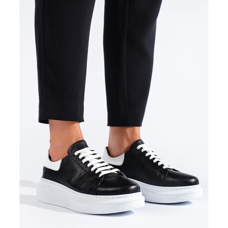 Svarta klassiska damsportskor från T.Sokolski 1