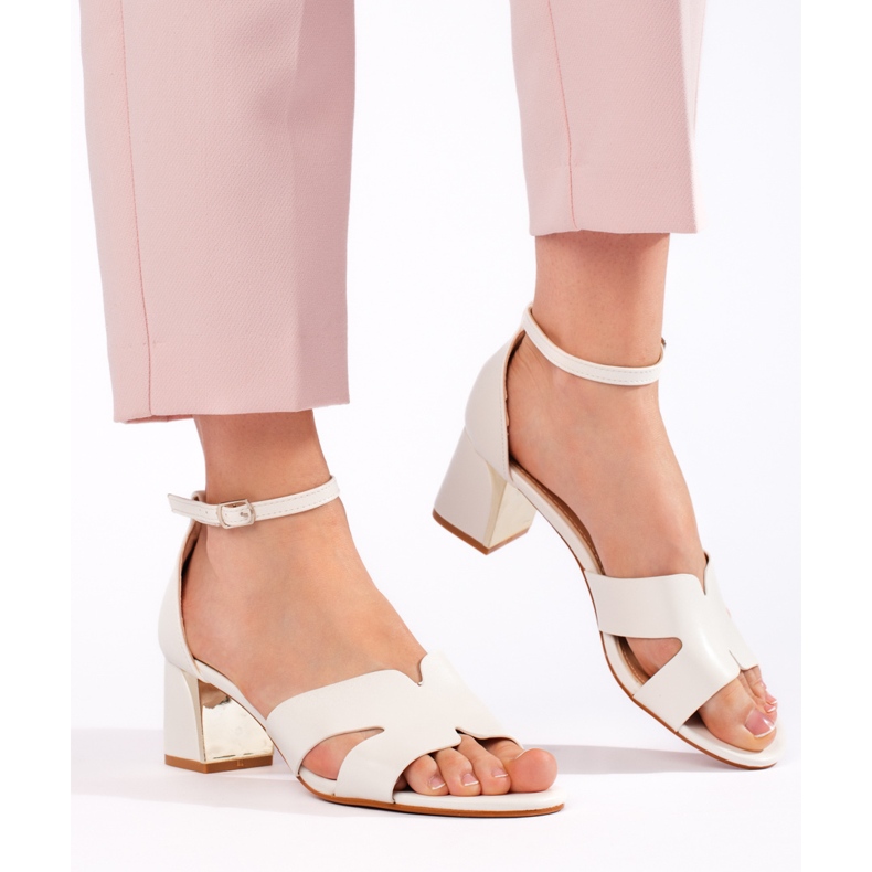 Vita damsandaler med hög klack 2