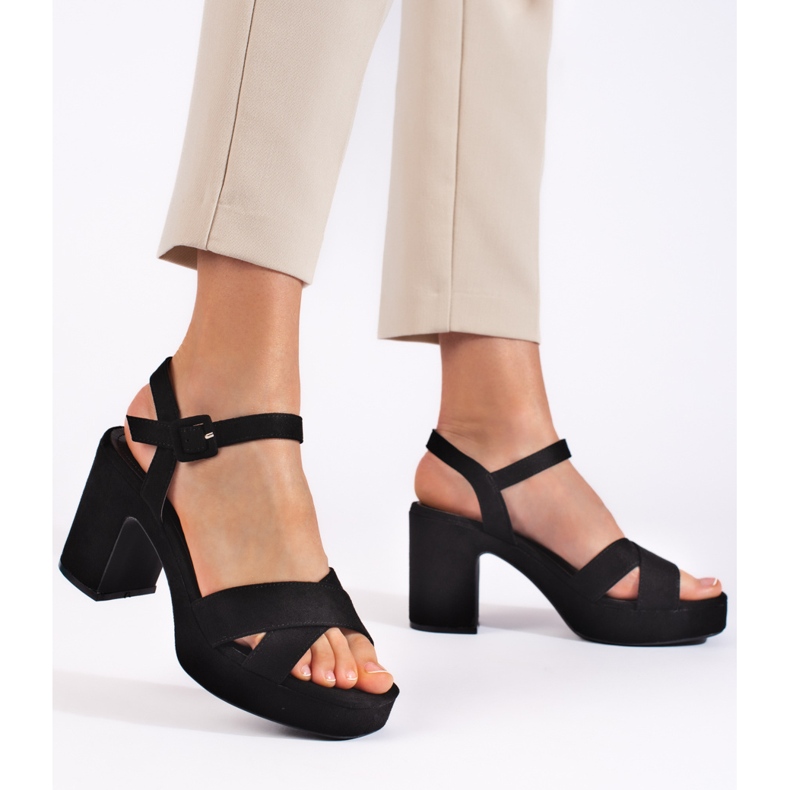 Högklackade damsandaler i mocka svart 2