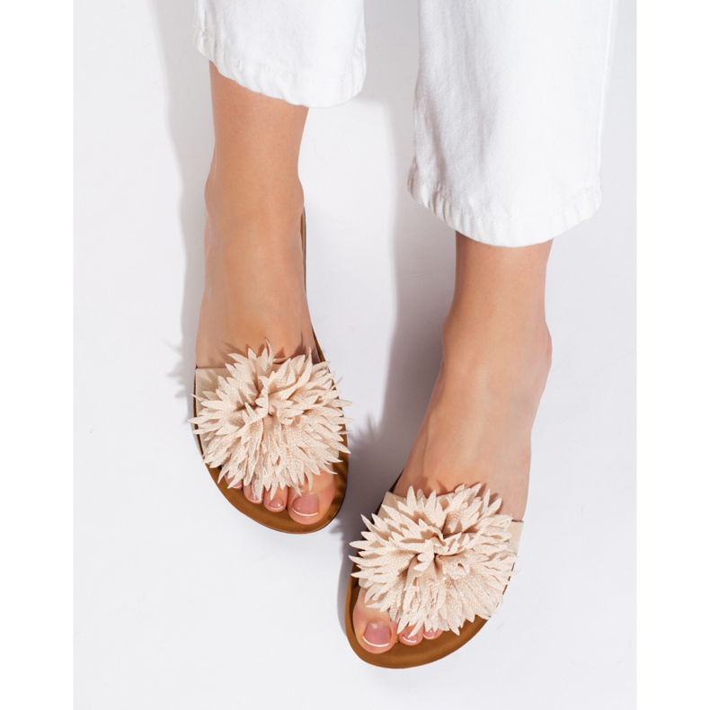 Beige damflipflops med blomma 2