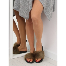 Gröna pälstofflor S36 grön 1