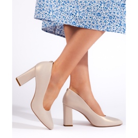 Cream pumps med tjock klack från Sergio Leone beige 2