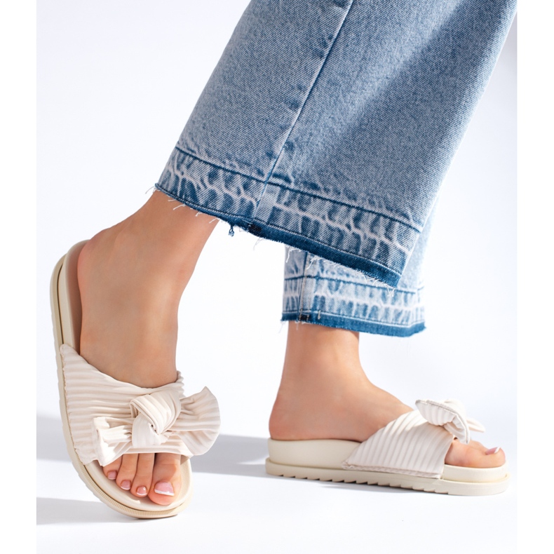 Beige tofflor med rosett 2