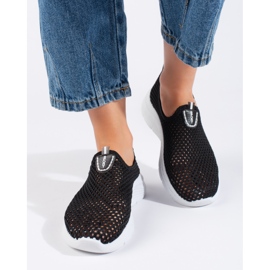 Genombrutna slip-on svarta sportskor 2