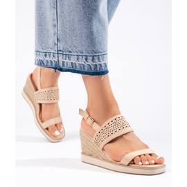 Beige damsandaler med kil 2