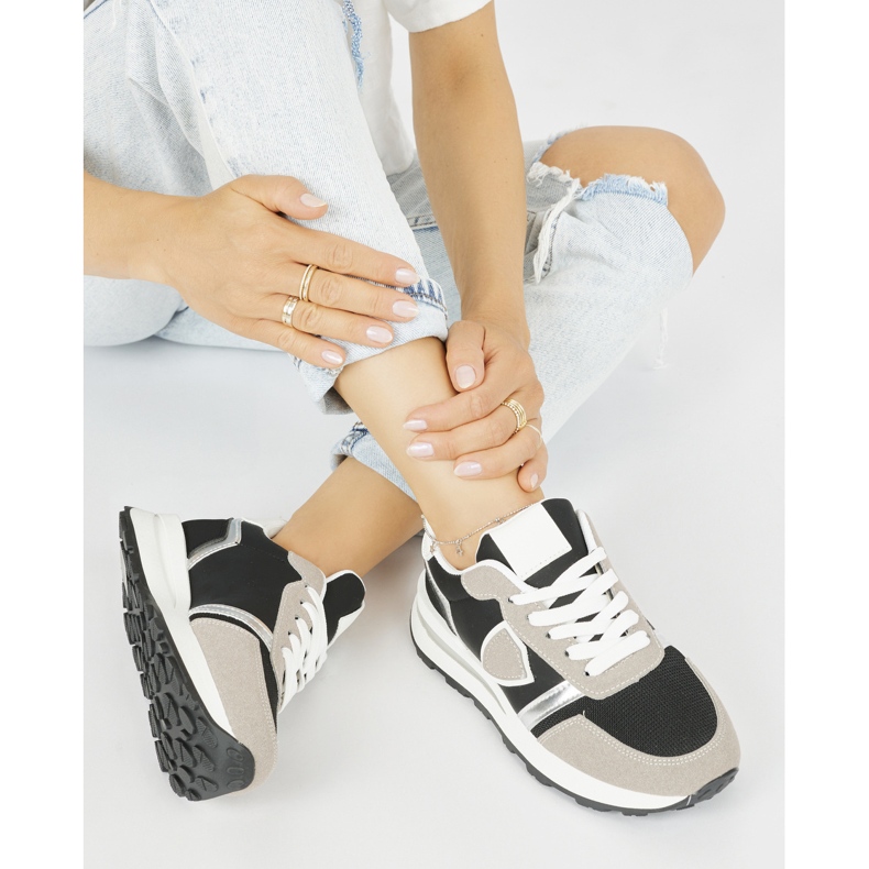 Svarta och beige sportskor för kvinnor 2