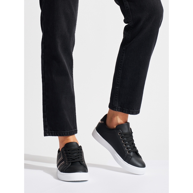 Svarta bekväma sportskor 1