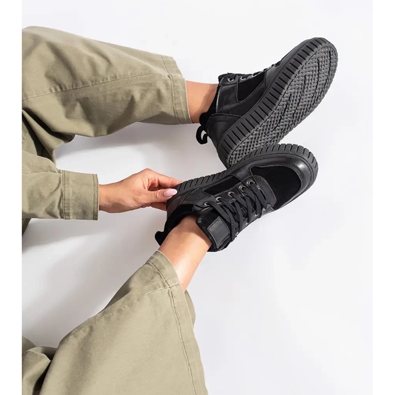 Svarta högtoppade damsneakers 1