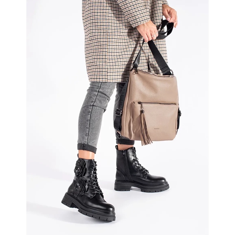 Seastar Svarta isolerade arbetarstövlar med blommor 1