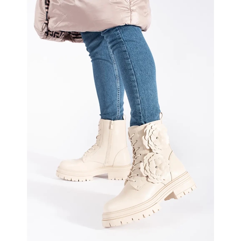 Seastar Beige isolerade kvinnliga arbetare 1