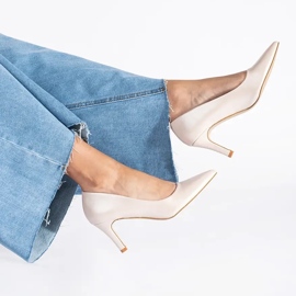 Klassiska, eleganta stilettpumps med pärla beige 1