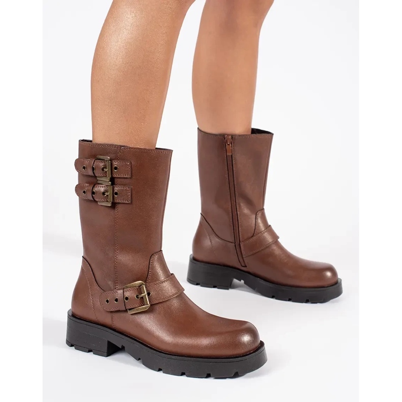 Ankelstövlar för kvinnor i brunt läder på plattformen dekorerade med Sergio Leone-ränder 1