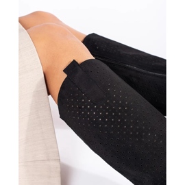 Genombrutna stövlar i svart mocka 1