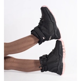 Svarta isolerade flickstövlar 1