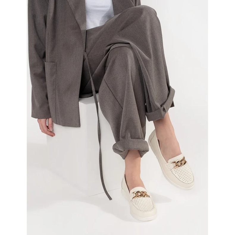 Goodin Läderljus beige loafers med en kedja på plattformen 2