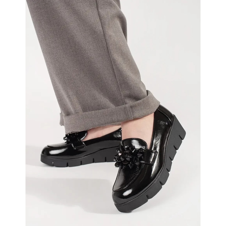 Goodin Svart kilmockasiner med en prydnad 2