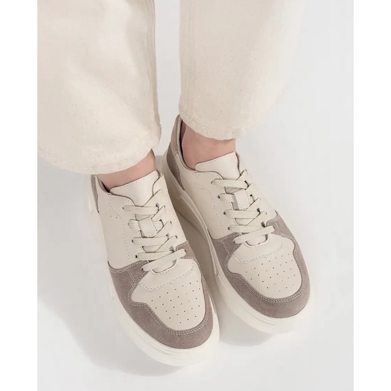 Goodin Beige lädersneakers på plattformen 1