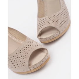Goodin Beige Openwork Sandals på kil 1