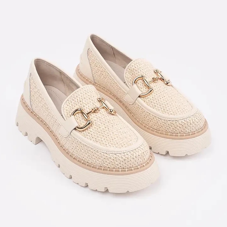 Goodin Beige loafers på plattformen med en gyllene kedja 1