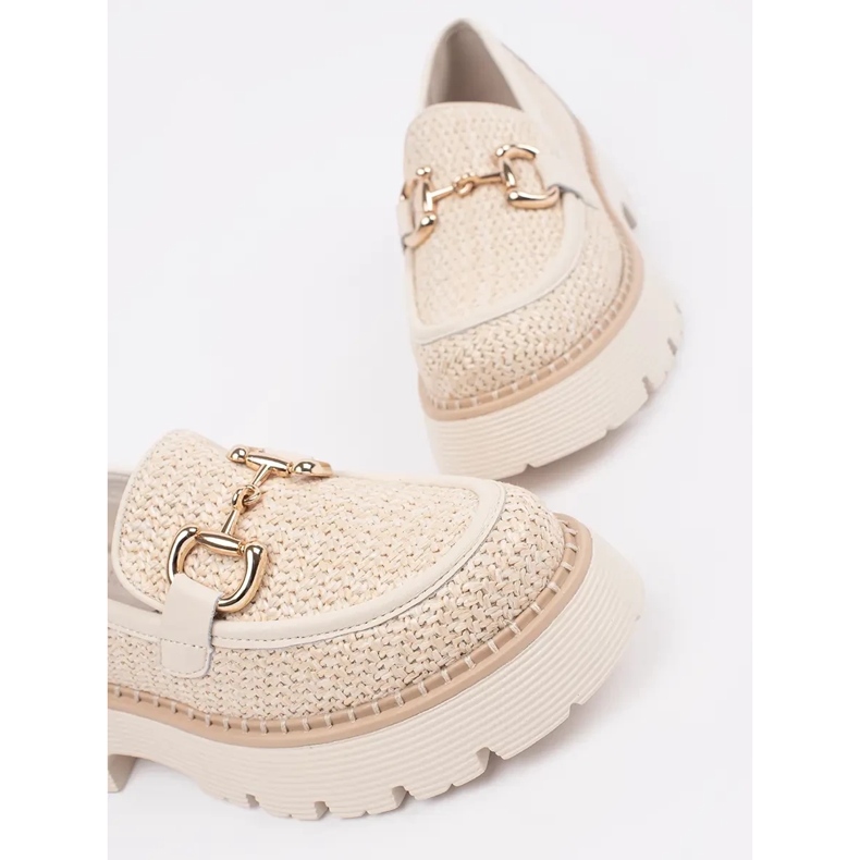 Goodin Beige loafers på plattformen med en gyllene kedja 2