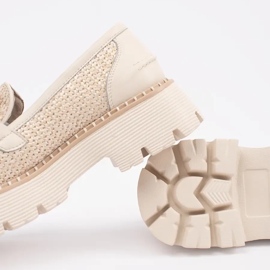 Goodin Beige loafers på plattformen med en gyllene kedja 3