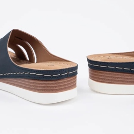 Bekväma tofflor på låga blå kilar 1