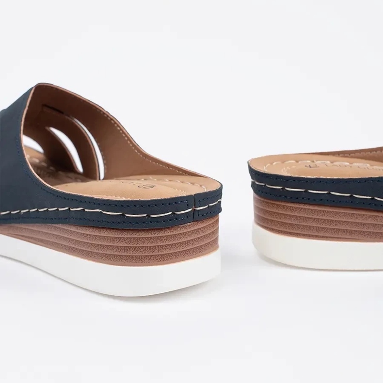 Bekväma tofflor på låga blå kilar 1