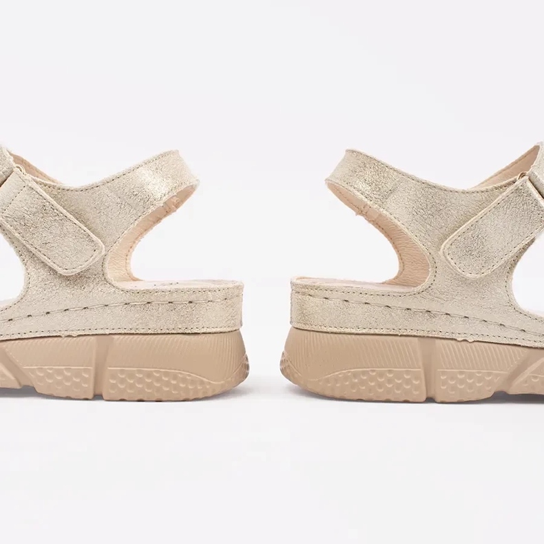 Goodin Gyllene kvinnasandaler med en prydnad 2