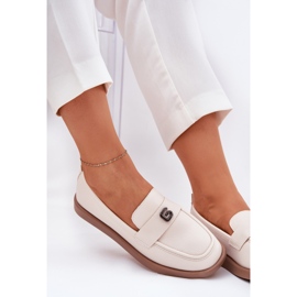 Eleganta kvinnors loafers med en dekorativ liten detalj av Vinceza 62208 Beige 5