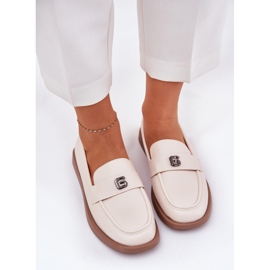 Eleganta kvinnors loafers med en dekorativ liten detalj av Vinceza 62208 Beige 3