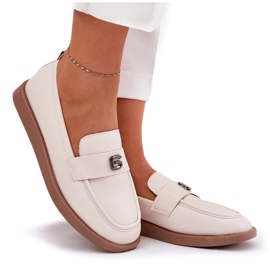 Eleganta kvinnors loafers med en dekorativ liten detalj av Vinceza 62208 Beige 8