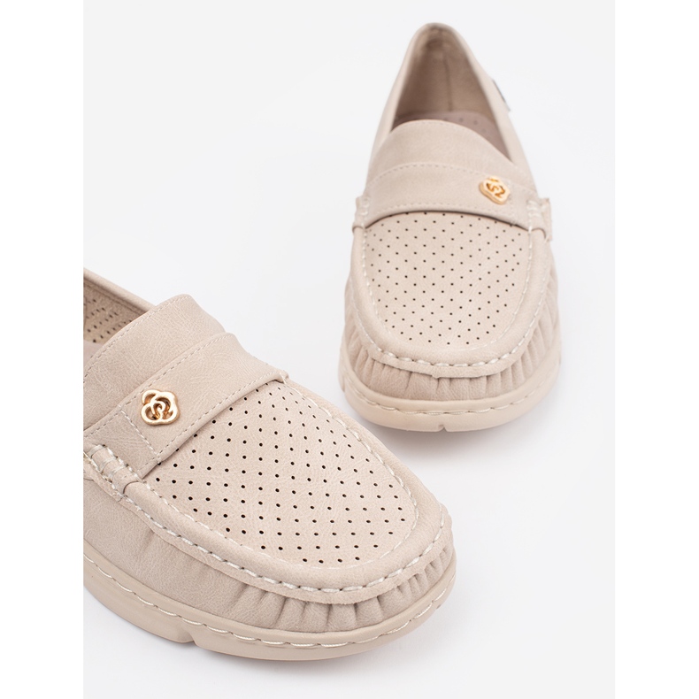 Goodin Light -Beige OpenWork Loafers med ett gyllene element 1