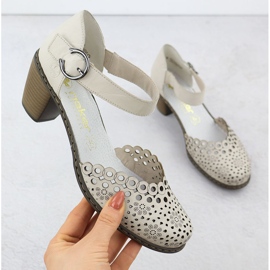 Kvinnors lädersandaler på Rieker 40902-60 Beige Post 1