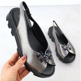 Kvinnors sandaler på plattformen perforerad metallisk silverpotocki SZ12610 silver- 1