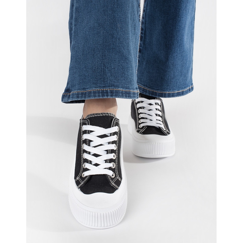 Svarta och vita sneakers med tjock sula 2